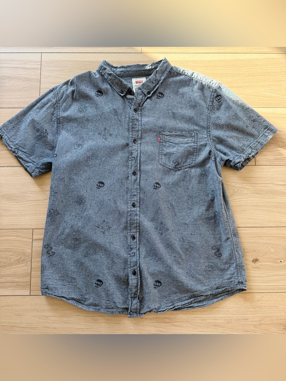 Levi’s Men’s XXL Skull Snake Tattoo Print Short Sleeve Button Down Shirt